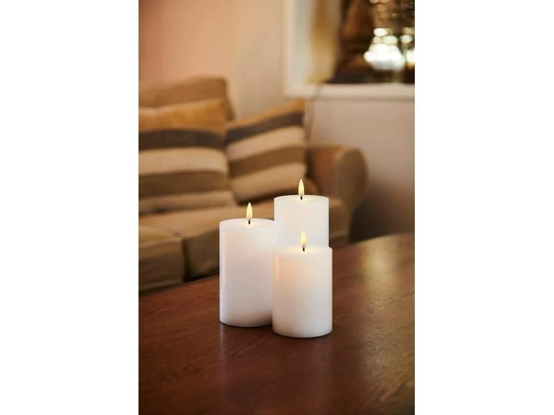 Sirius LED-Kerzen Set Sille, 10/12.5/15 cm, Weiss, Wiederaufladbar 3 Sirius LED-Kerzen Set Sille, 10/12.5/15 cm, Weiss, Wiederaufladbar – Bild 3