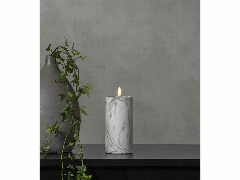 Star Trading LED-Kerze Pillar Flamme Marble Ø 7.5 x 17.5 cm, Grau 2 Star Trading LED-Kerze Pillar Flamme Marble Ø 7.5 x 17.5 cm, Grau – Bild 2