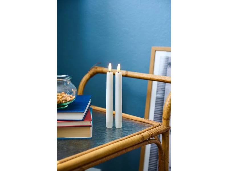 Sirius LED-Stabkerzen Set Sille Midi, Ø2 x 20 cm, Weiss, Aufladbar 2 Sirius LED-Stabkerzen Set Sille Midi, Ø2 x 20 cm, Weiss, Aufladbar – Bild 2