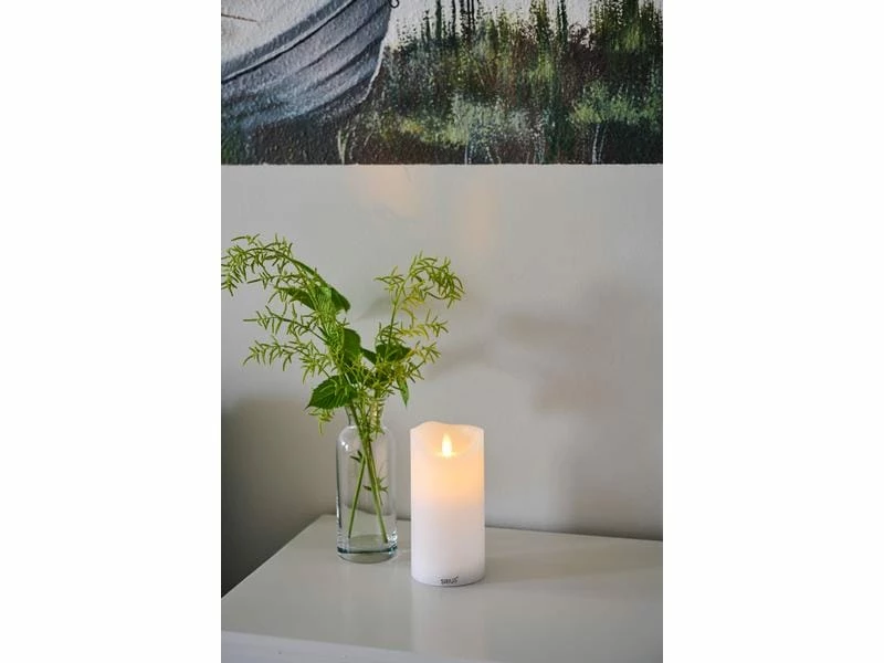 Sirius LED-Kerze Sara, Ø 7.5 x 15 cm, Weiss, Wiederaufladbar 2 Sirius LED-Kerze Sara, Ø 7.5 x 15 cm, Weiss, Wiederaufladbar – Bild 2