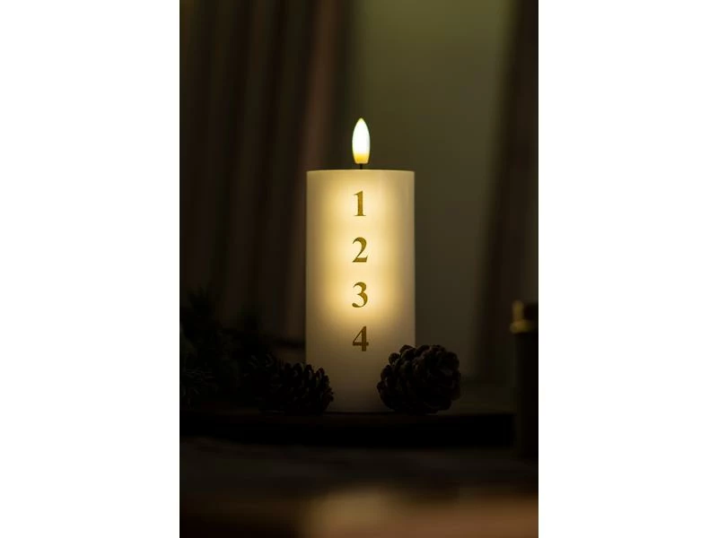 Sirius LED-Kerze Sille Advent, Ø 7 x 15 cm, Weiss, Wiederaufladbar 2 Sirius LED-Kerze Sille Advent, Ø 7 x 15 cm, Weiss, Wiederaufladbar – Bild 2