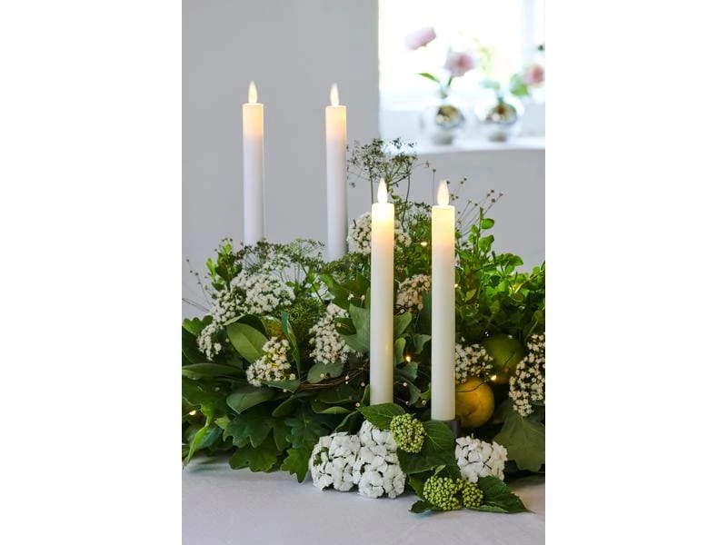 Sirius LED-Stabkerzen Set Sara Ø 2 x 25 cm, Weiss, 2 Stk. 5 Sirius LED-Stabkerzen Set Sara Ø 2 x 25 cm, Weiss, 2 Stk. – Bild 5