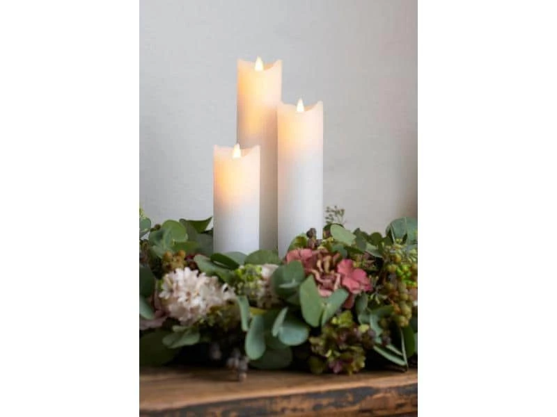 Sirius LED-Kerze Sara Exclusive, Ø 5 x 15 cm, Weiss 3 Sirius LED-Kerze Sara Exclusive, Ø 5 x 15 cm, Weiss – Bild 3